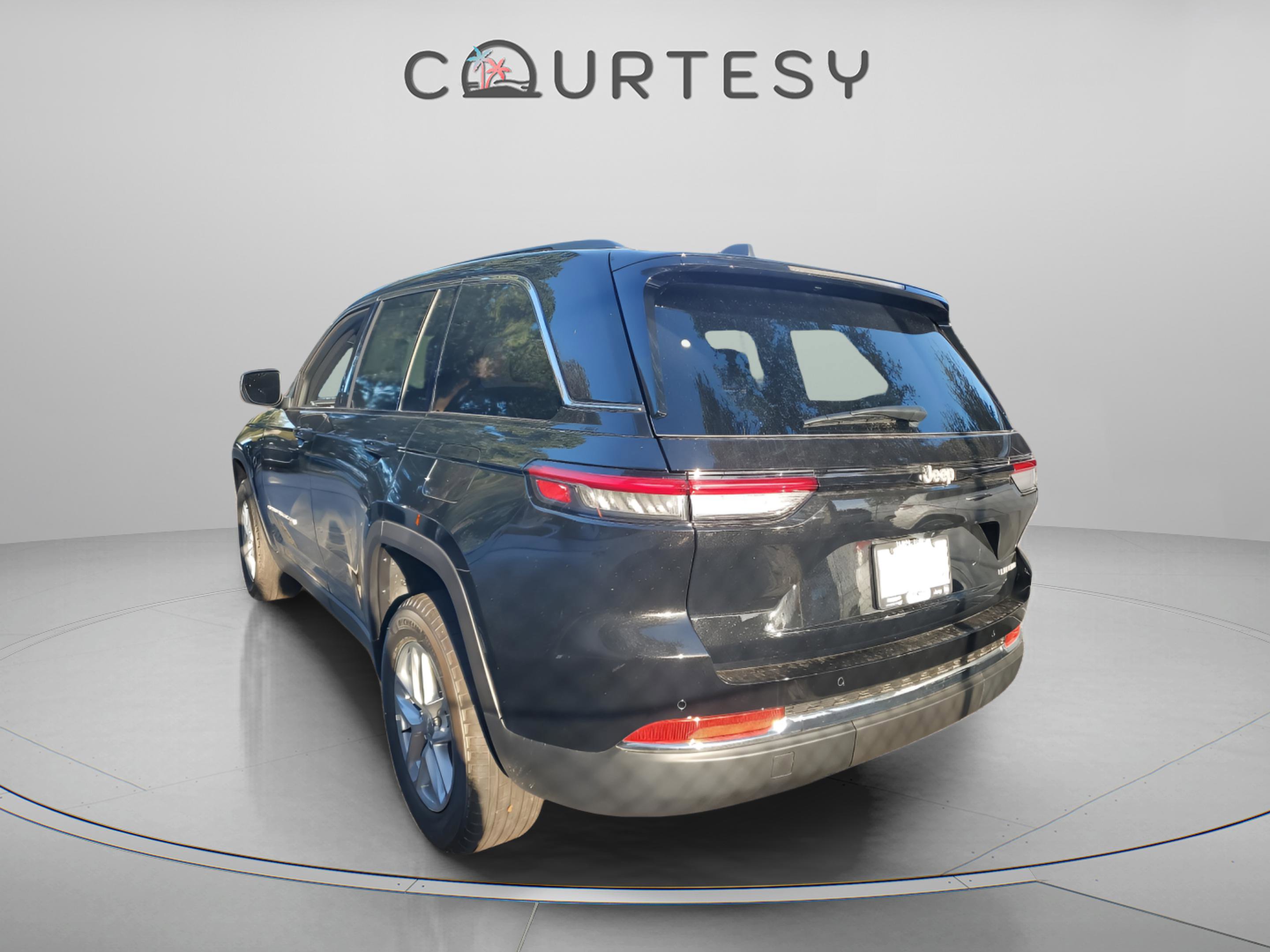 New 2025 Jeep Grand Cherokee Laredo X image 2