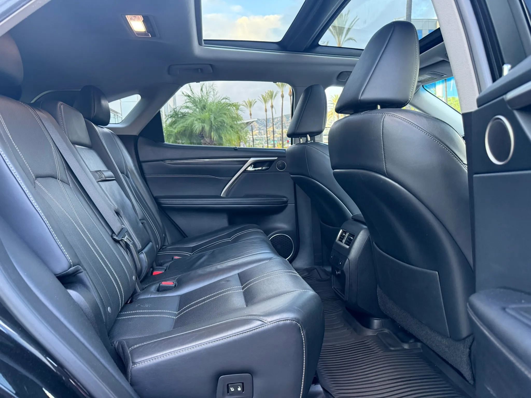 Used 2018 Lexus RX 450h AWD w/ Luxury Package image 19