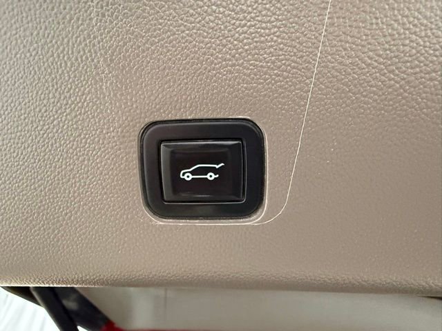 Used 2020 Chevrolet Traverse LT image 25