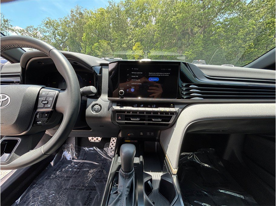 Used 2025 Toyota Camry SE FWD image 11