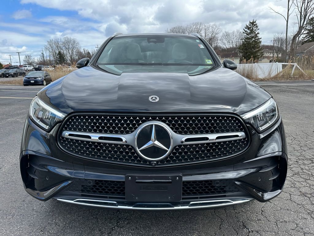 Used 2024 Mercedes-Benz GLC 300 4MATIC image 2