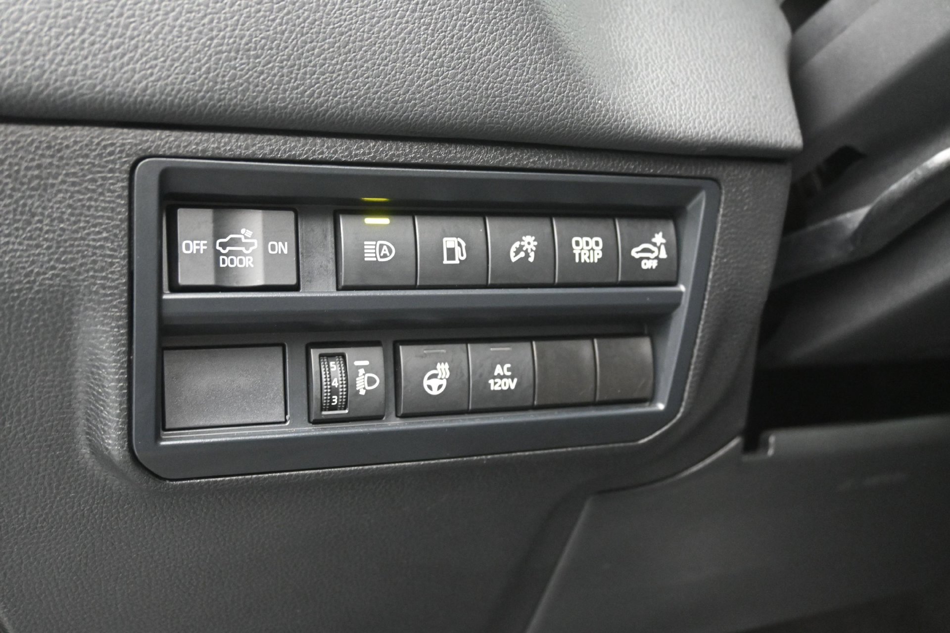 Used 2025 Toyota Tundra Limited AWD/4WD image 22