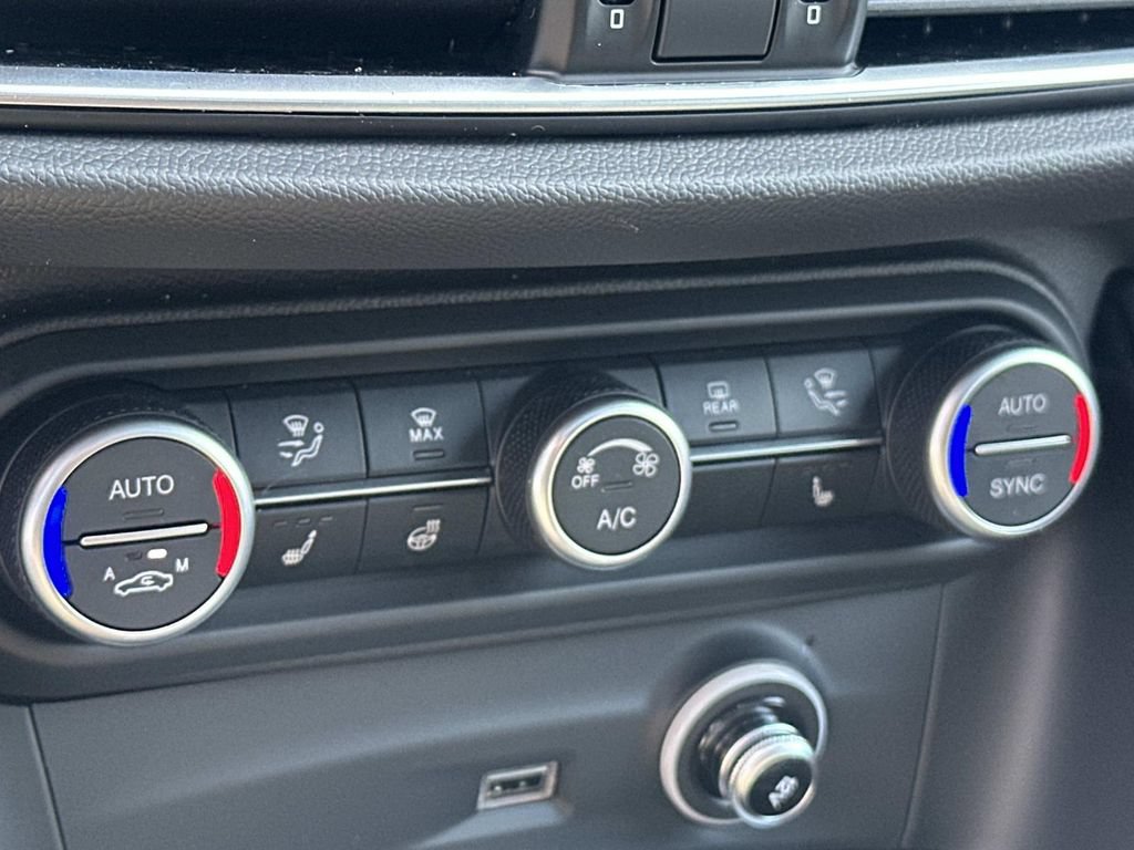 New 2026 Alfa Romeo Stelvio Sprint AWD/4WD image 25