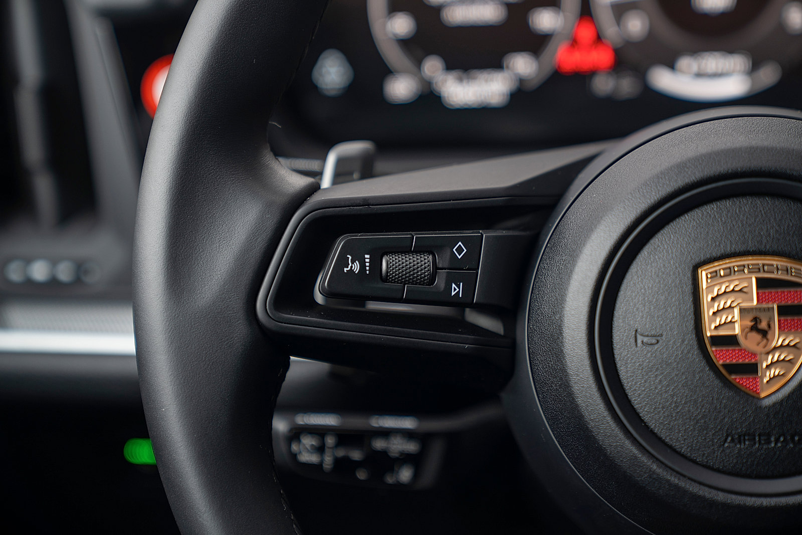 Certified 2025 Porsche Cayenne image 7