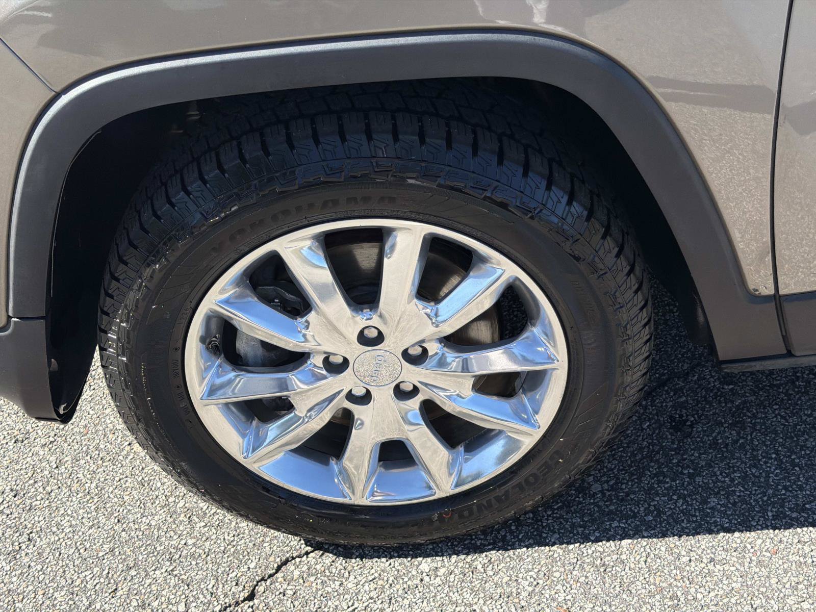 Used 2017 Jeep Cherokee Limited AWD/4WD image 12