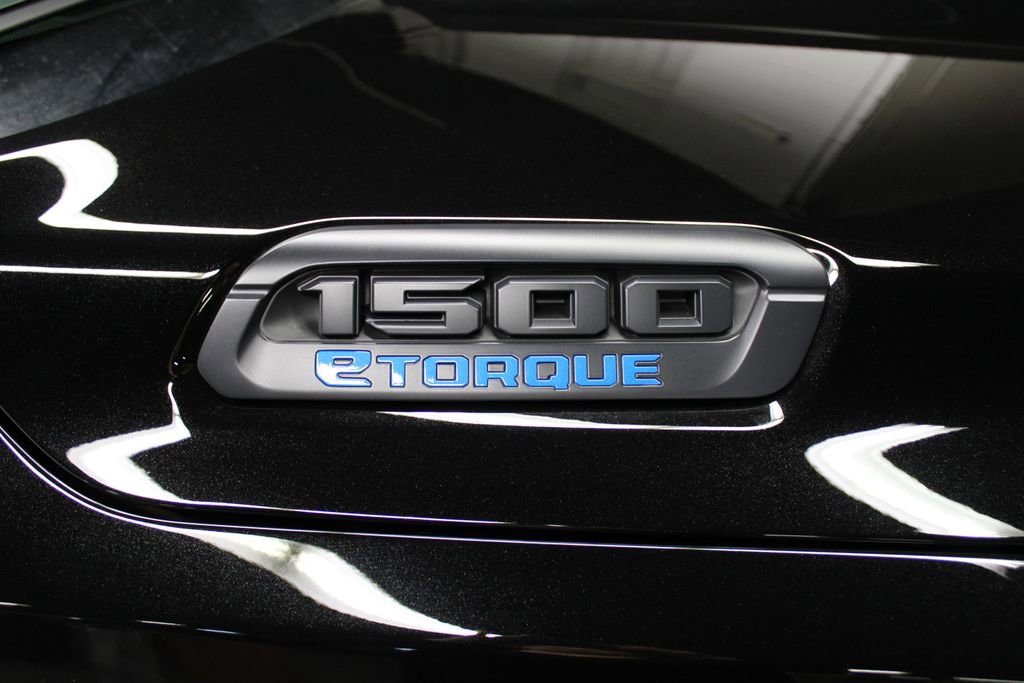 New 2026 RAM 1500 4x4 Crew Cab image 37