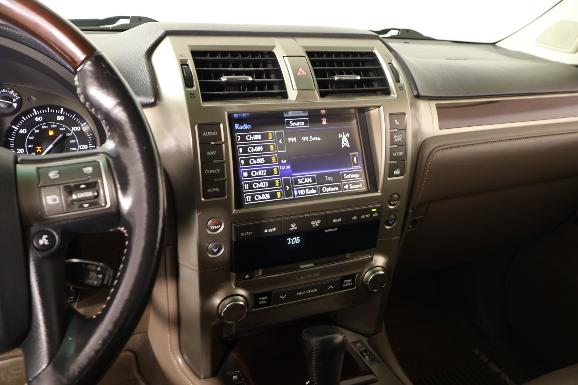 Used 2018 Lexus GX 460 Premium w/ Premium Package image 5