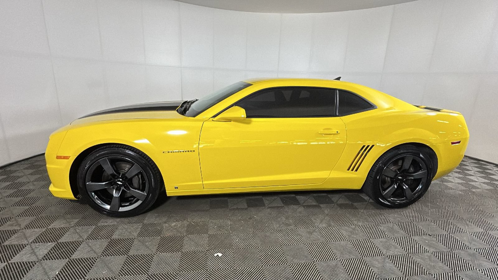 Used 2010 Chevrolet Camaro SS RWD image 5