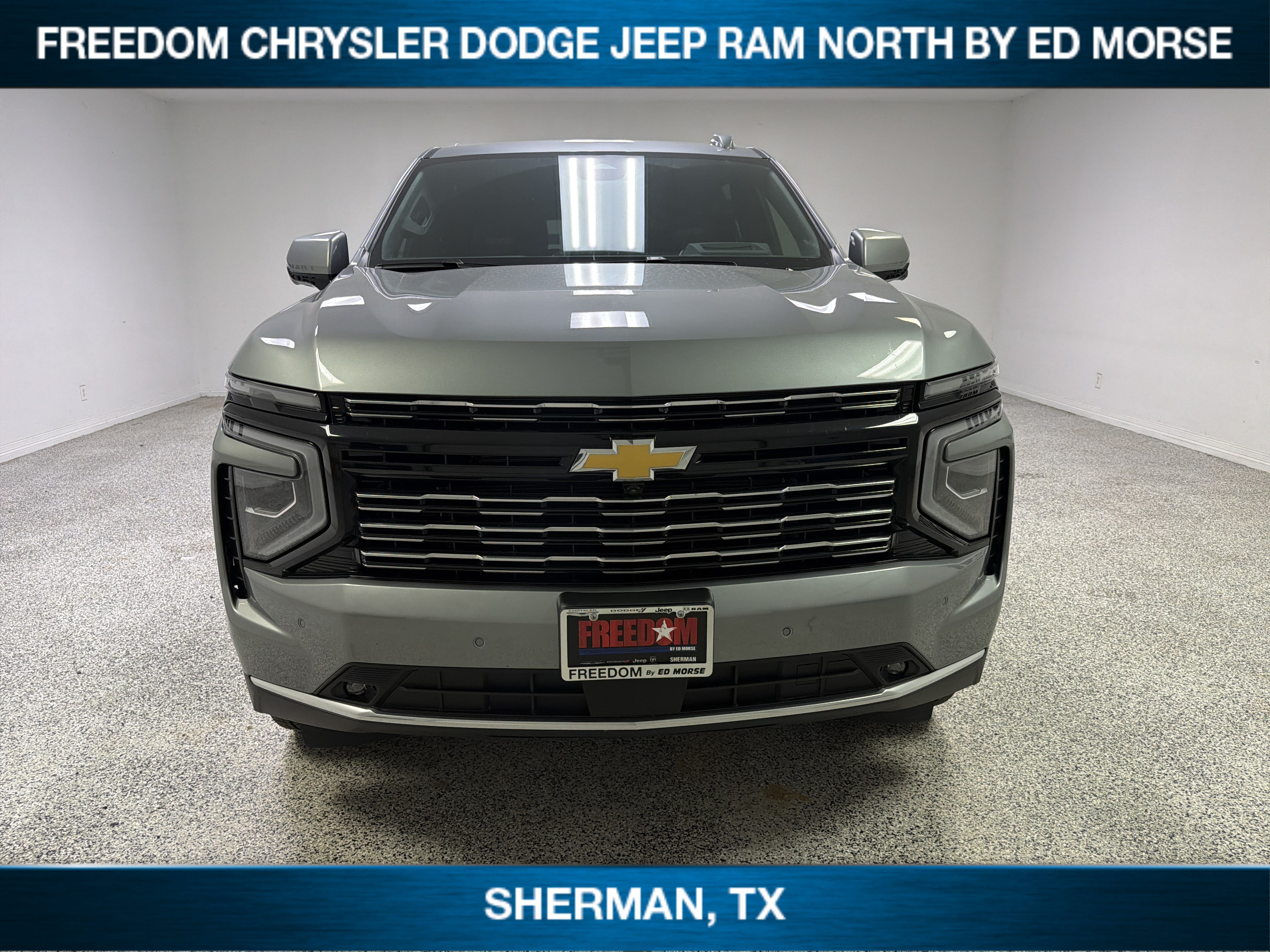 Used 2025 Chevrolet Suburban High Country AWD/4WD image 2