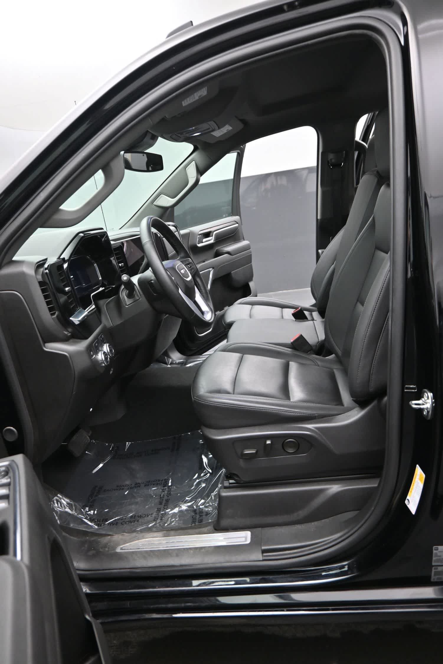 Used 2025 GMC Sierra 1500 SLT AWD/4WD image 17