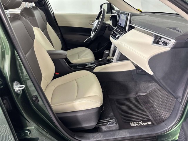 Used 2024 Toyota Corolla Cross XLE image 9