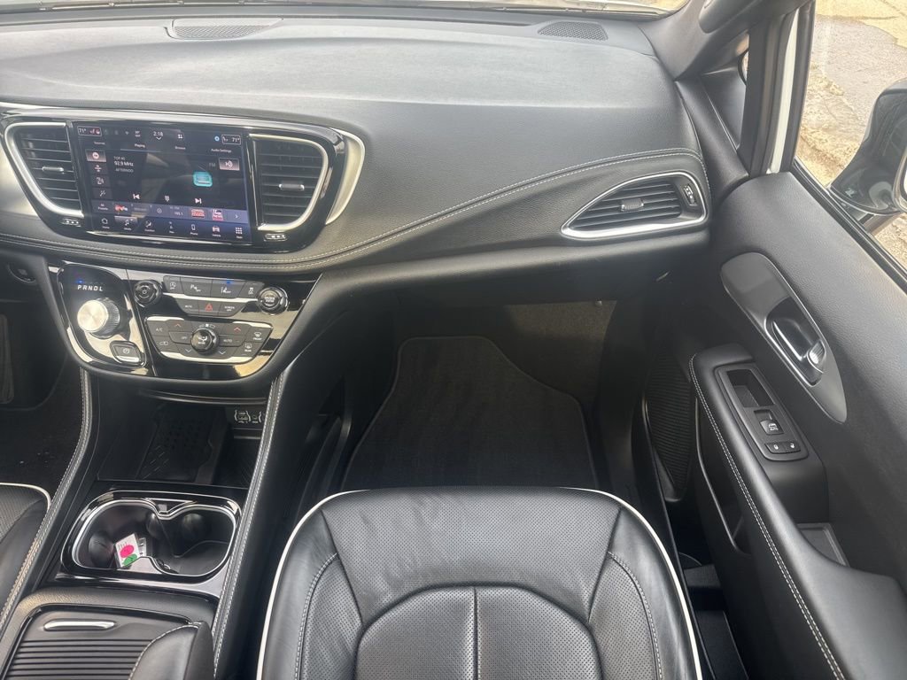 Used 2025 Chrysler Pacifica Limited FWD image 23