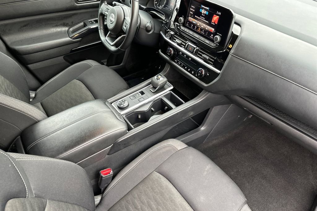 Used 2024 Nissan Pathfinder SV AWD/4WD image 17