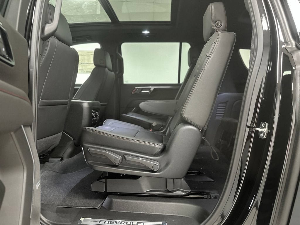 New 2026 Chevrolet Suburban RST w/ RST Capability Package AWD/4WD image 22