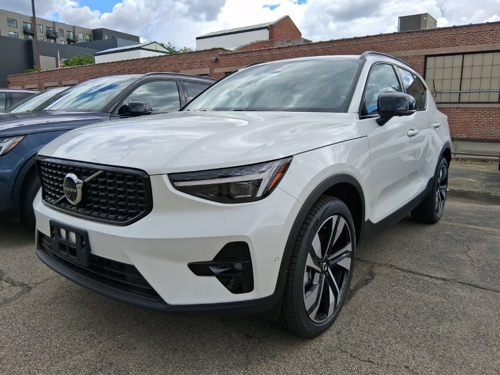 New 2026 Volvo XC40 B5 Ultra w/ Protection Package Premier AWD/4WD image 3
