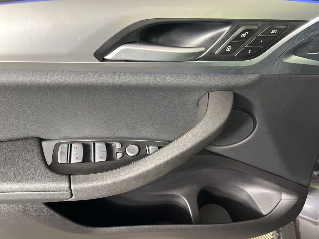 Used 2025 BMW X4 xDrive30i w/ Premium Package image 17