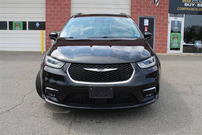 Used 2022 Chrysler Pacifica Touring-L w/ Uconnect Theater Family Group AWD/4WD image 8