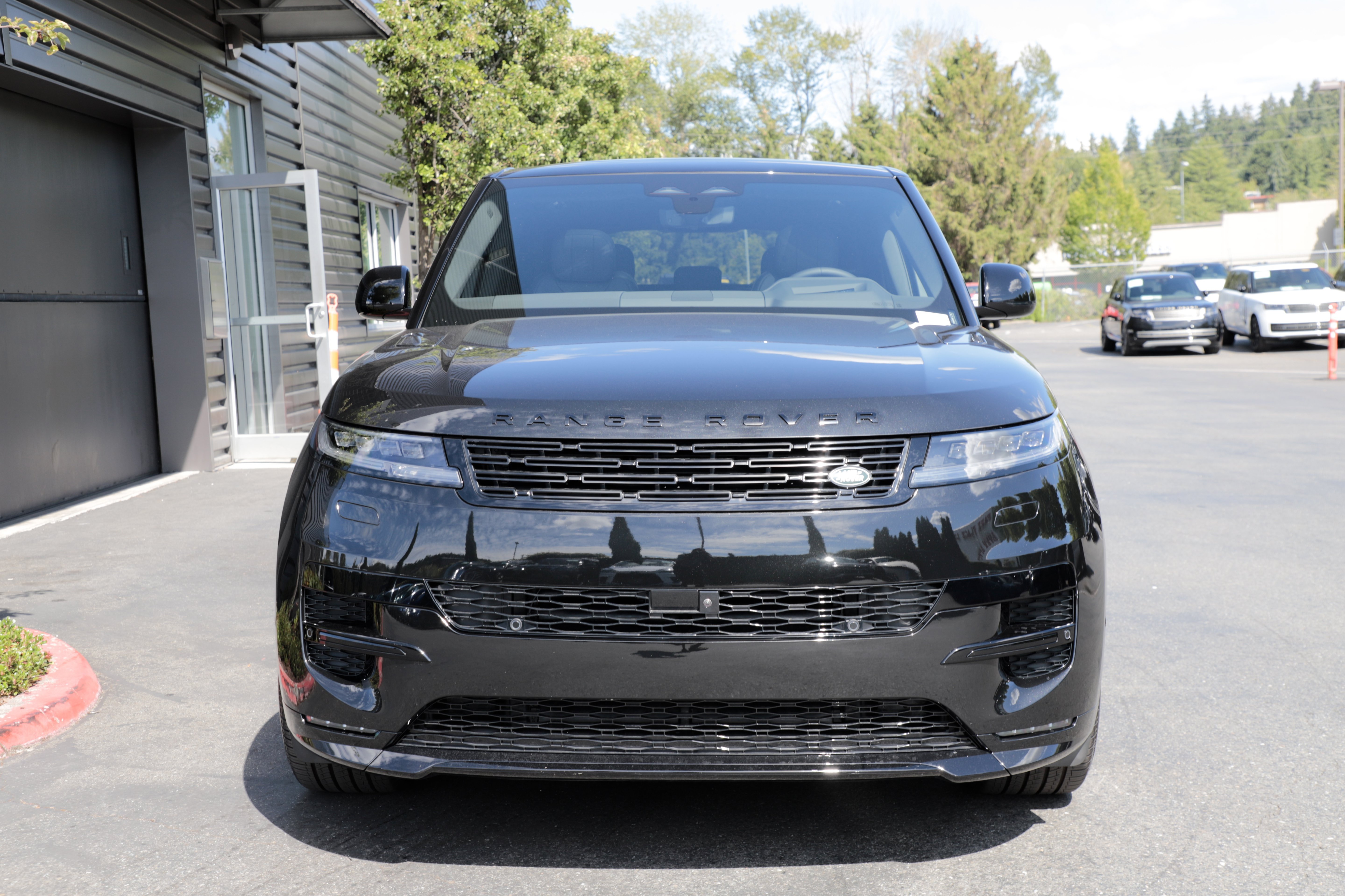 New 2026 Land Rover Range Rover Sport Dynamic SE AWD/4WD image 4