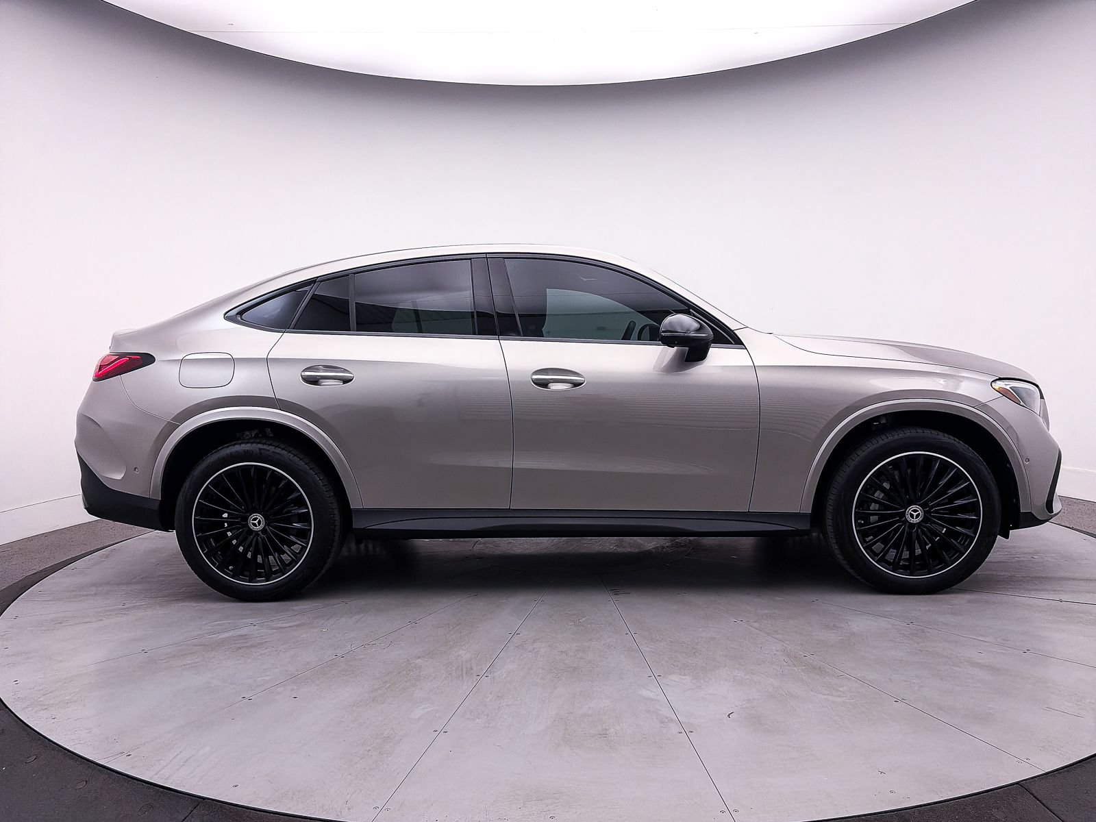 Used 2024 Mercedes-Benz GLC 300 4MATIC w/ AMG Line image 1
