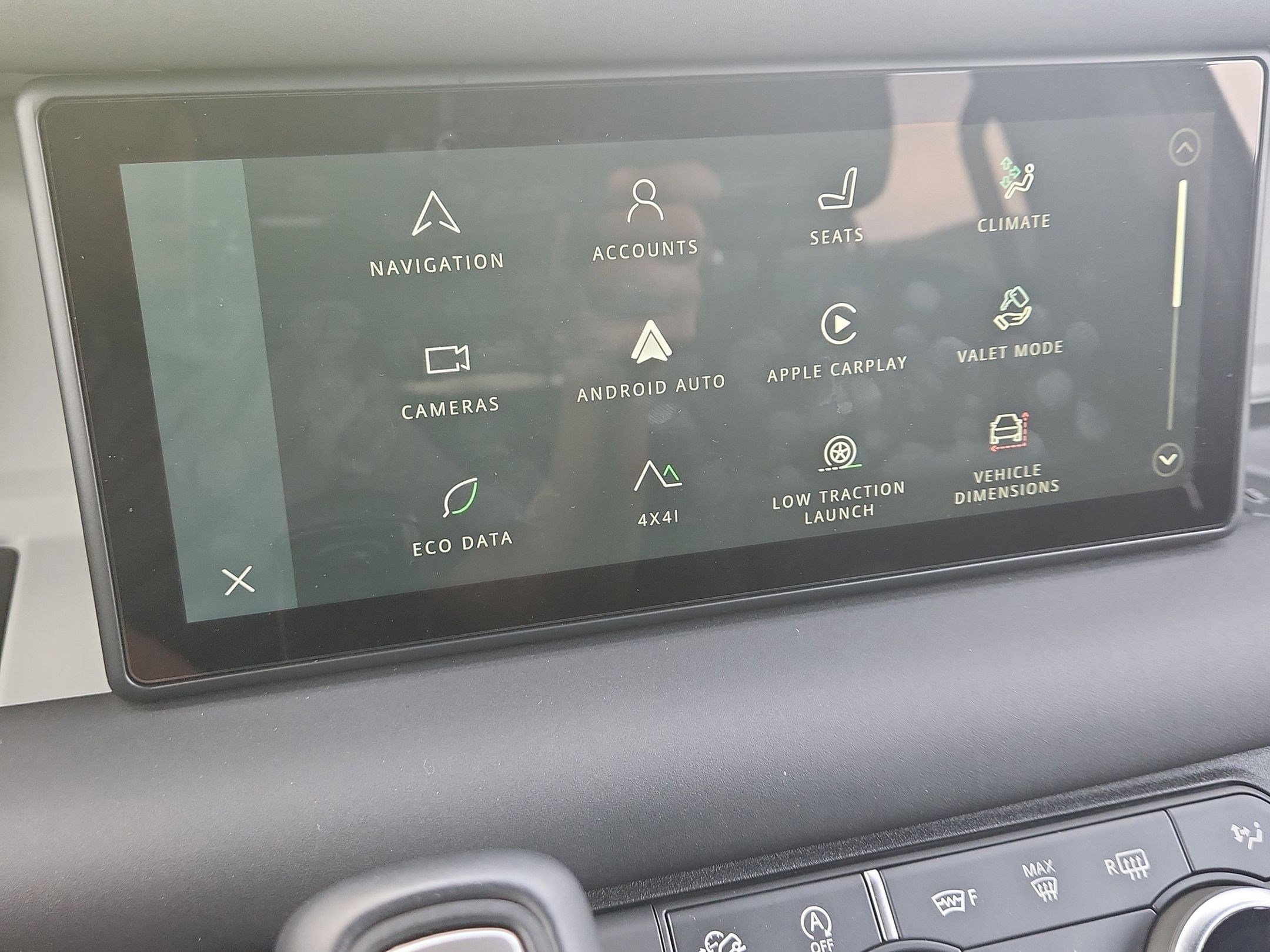 Certified 2024 Land Rover Defender 110 X-Dynamic SE AWD/4WD image 27