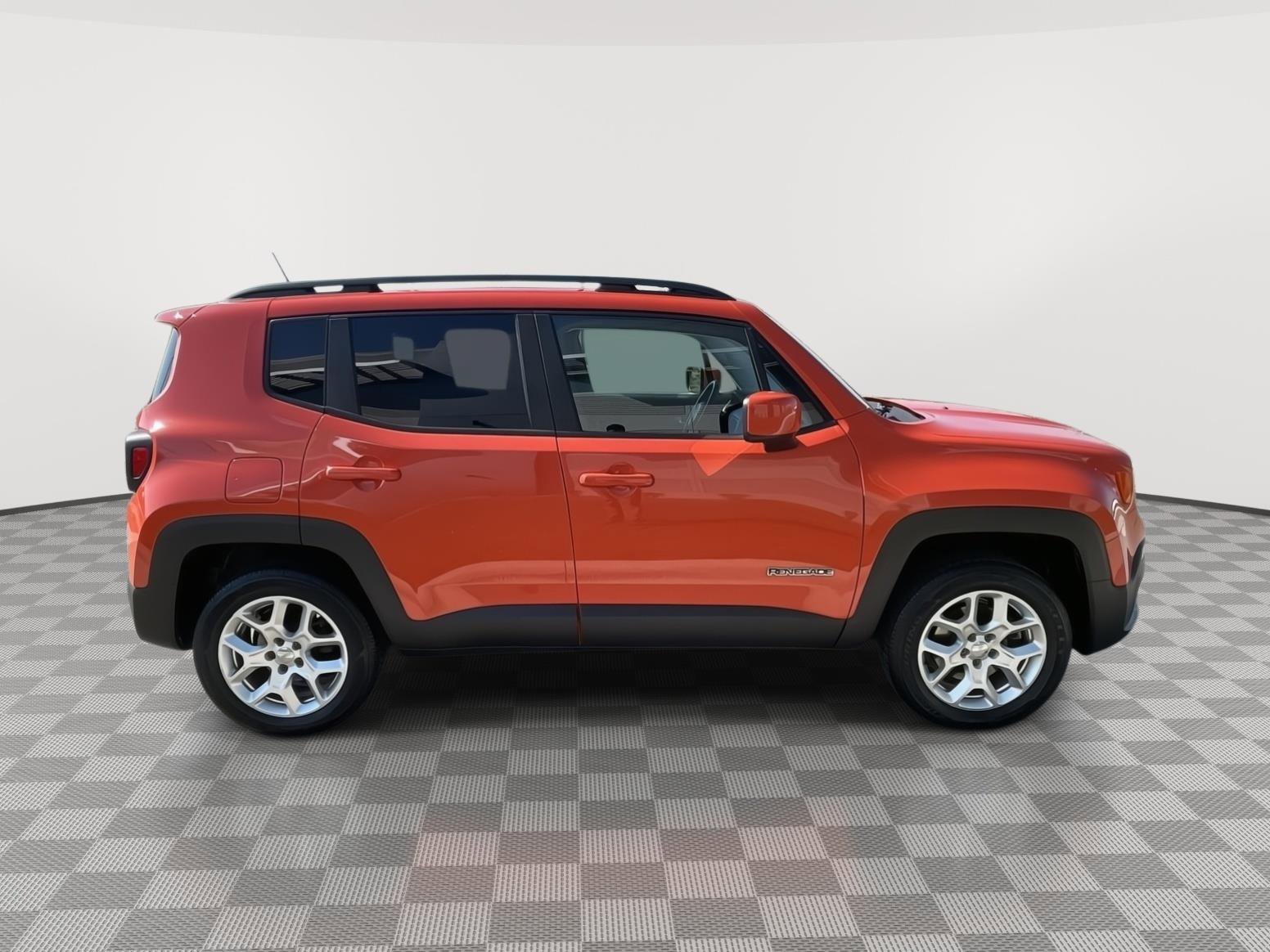 Used 2015 Jeep Renegade Latitude AWD/4WD image 11