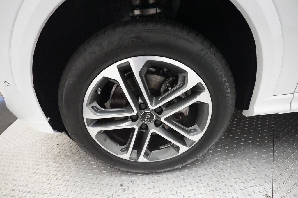 Certified 2025 Audi Q5 Premium w/ Convenience Package AWD/4WD image 8