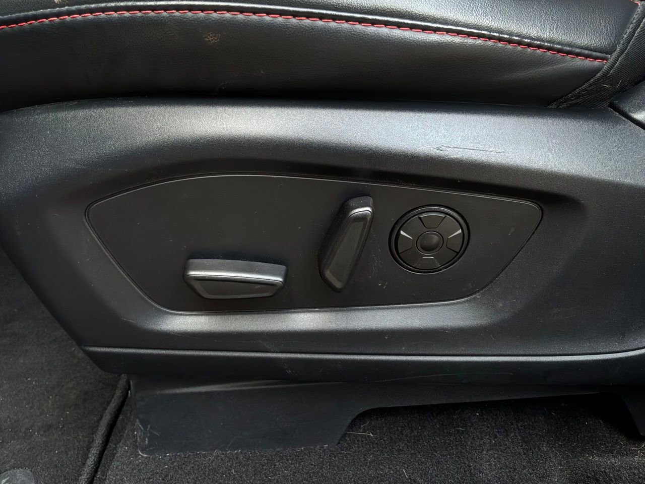 Used 2025 Ford Explorer ST AWD/4WD image 11
