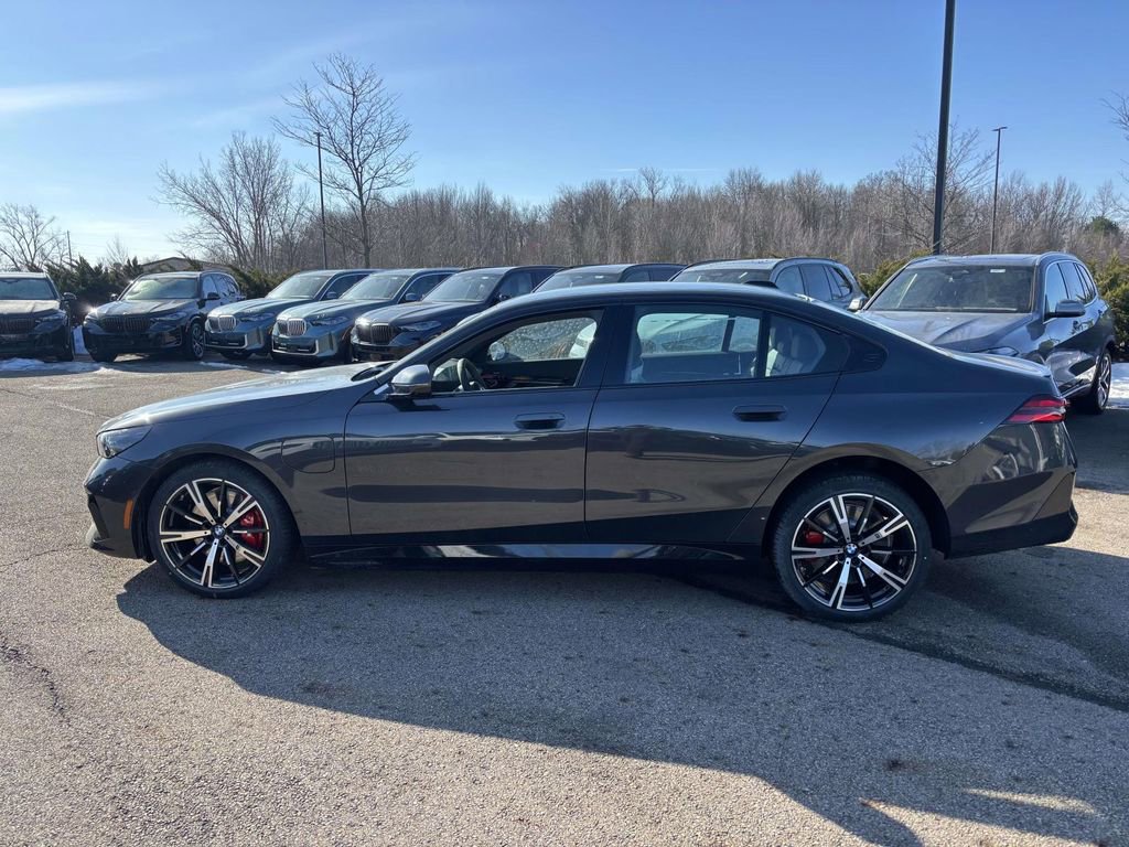 New 2026 BMW 550e xDrive image 4