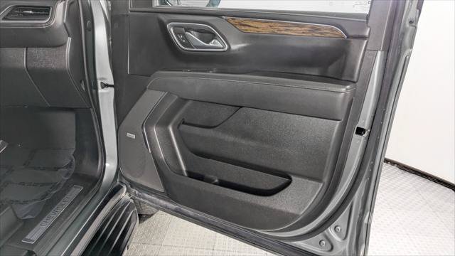 Used 2023 Chevrolet Suburban Premier AWD/4WD image 24
