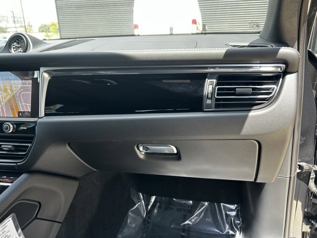 Certified 2025 Porsche Macan image 22