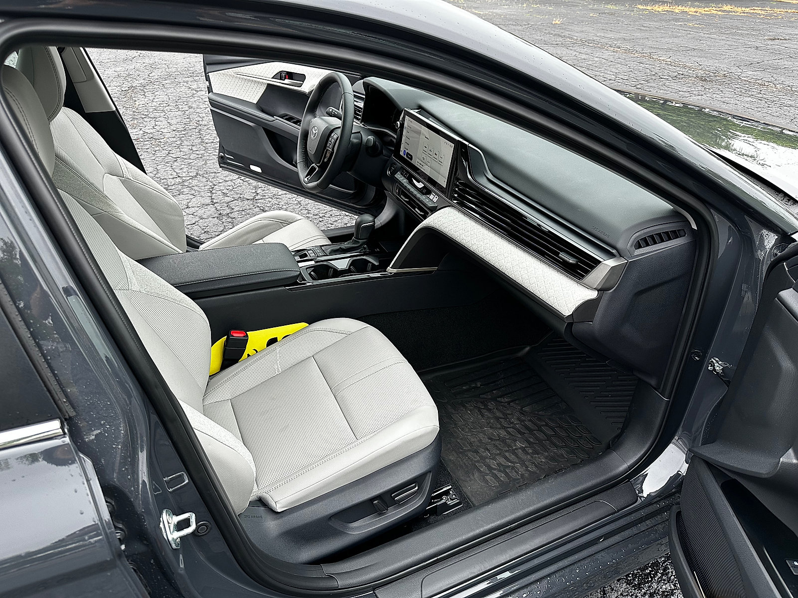 Used 2026 Toyota Camry XLE FWD image 21