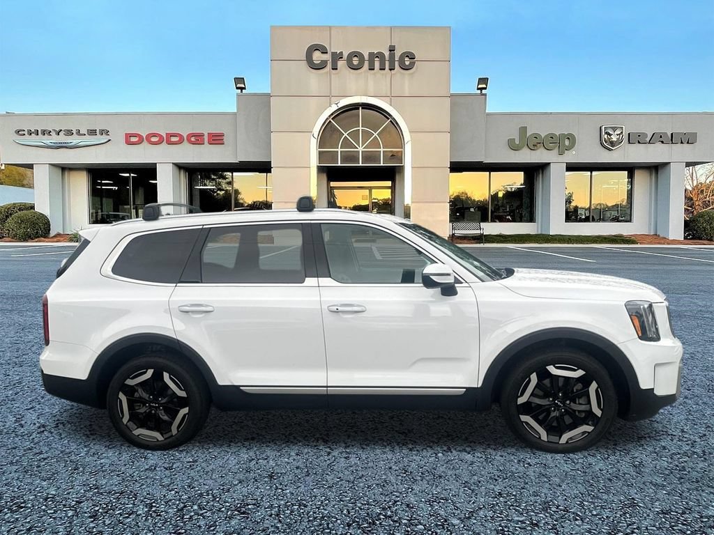 Used 2024 Kia Telluride S w/ S Sunroof Package FWD image 2