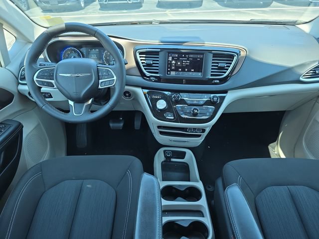 Used 2023 Chrysler Voyager LX FWD image 13