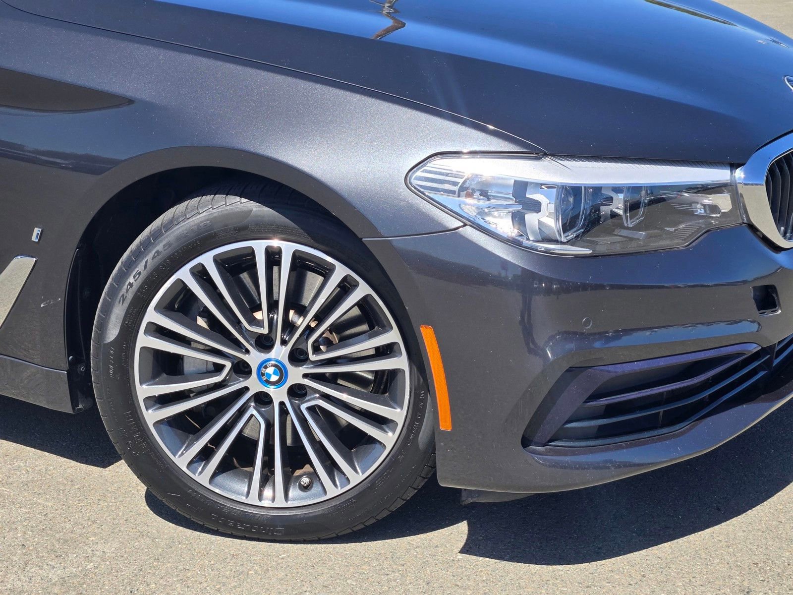 Used 2019 BMW 530e xDrive w/ Convenience Package AWD/4WD image 9