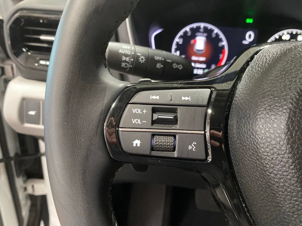 Used 2025 Honda Pilot Touring image 23