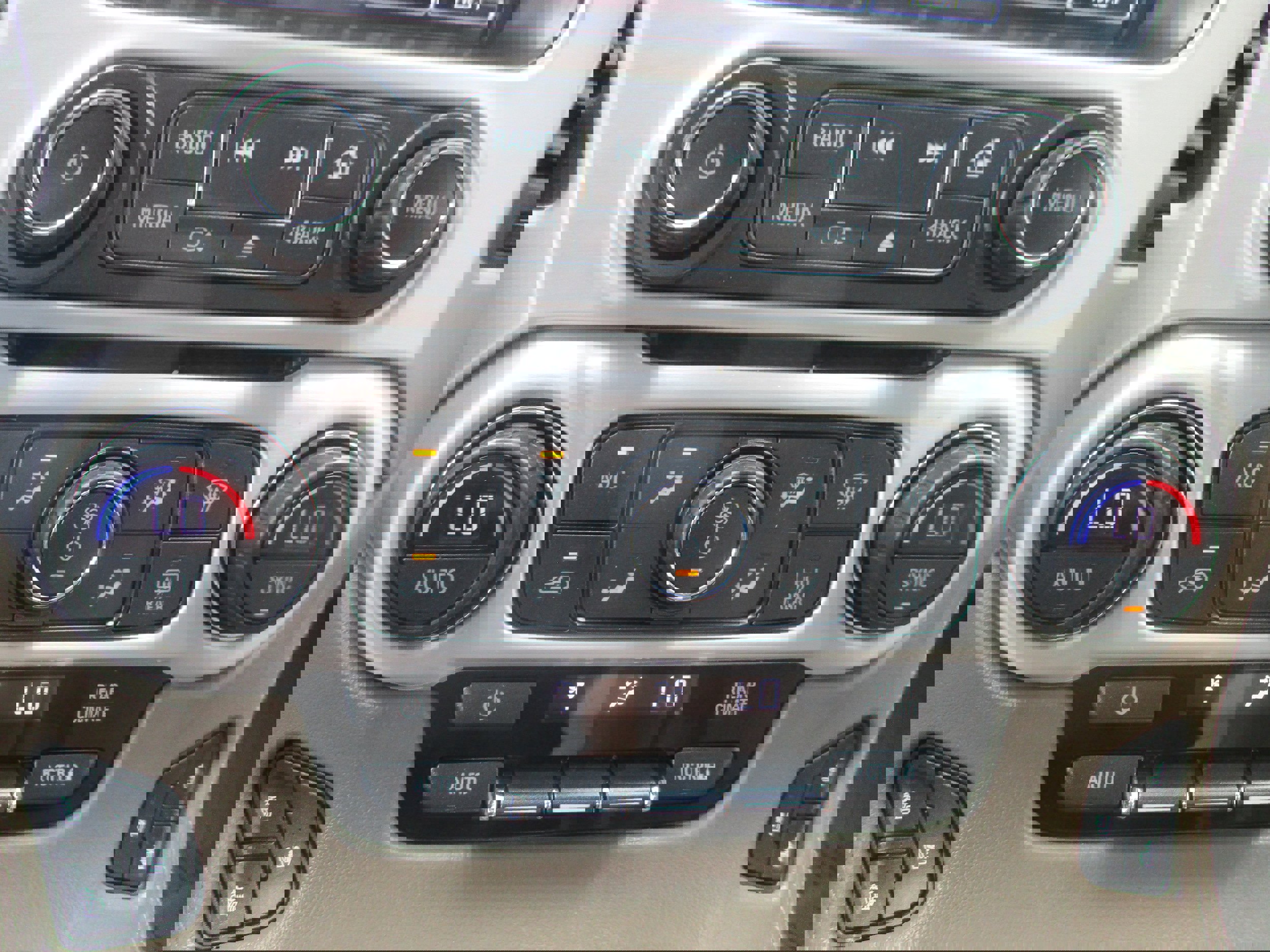 Used 2018 GMC Yukon XL SLT image 18