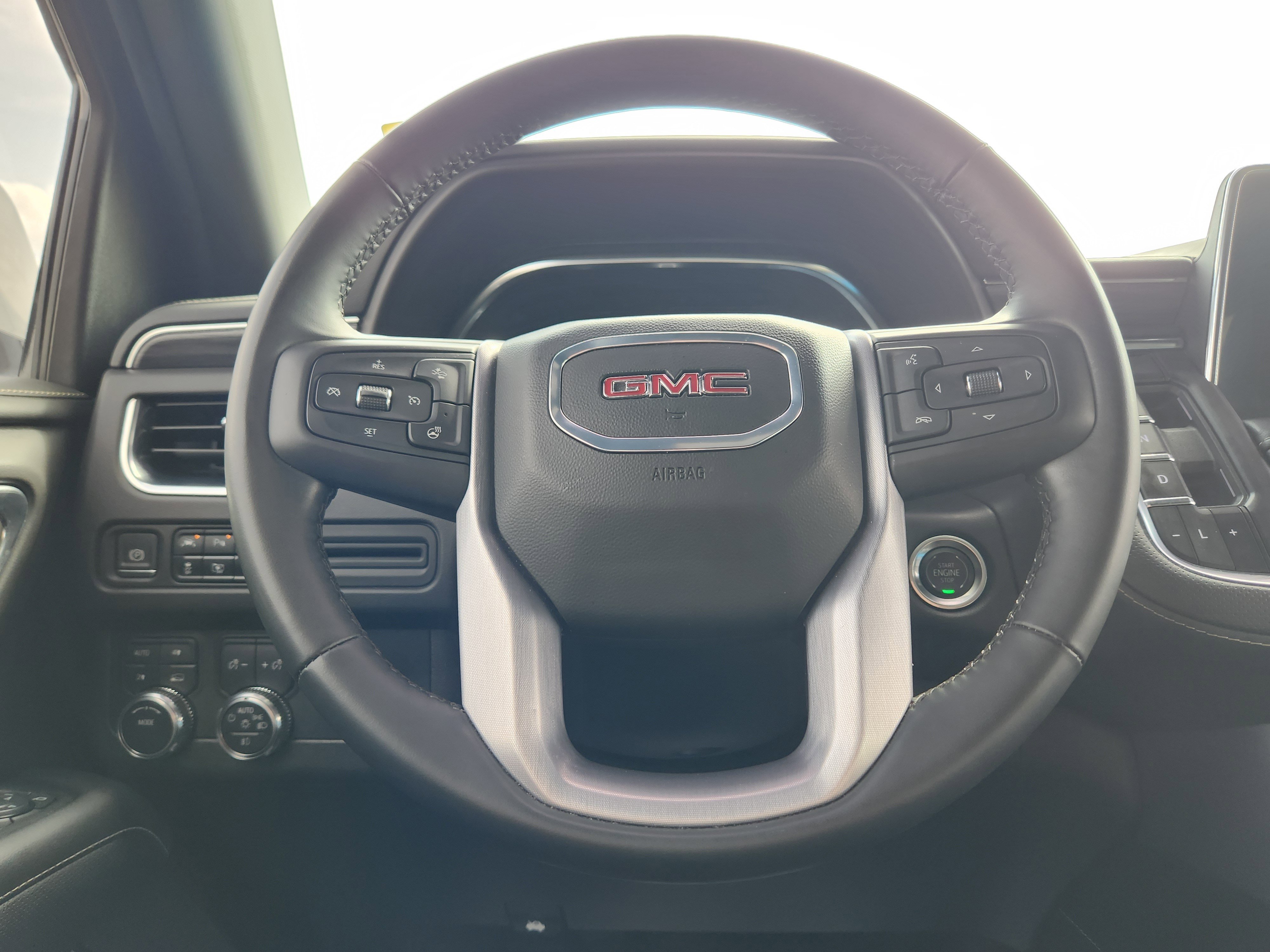Used 2024 GMC Yukon SLT w/ SLT Luxury Package image 22