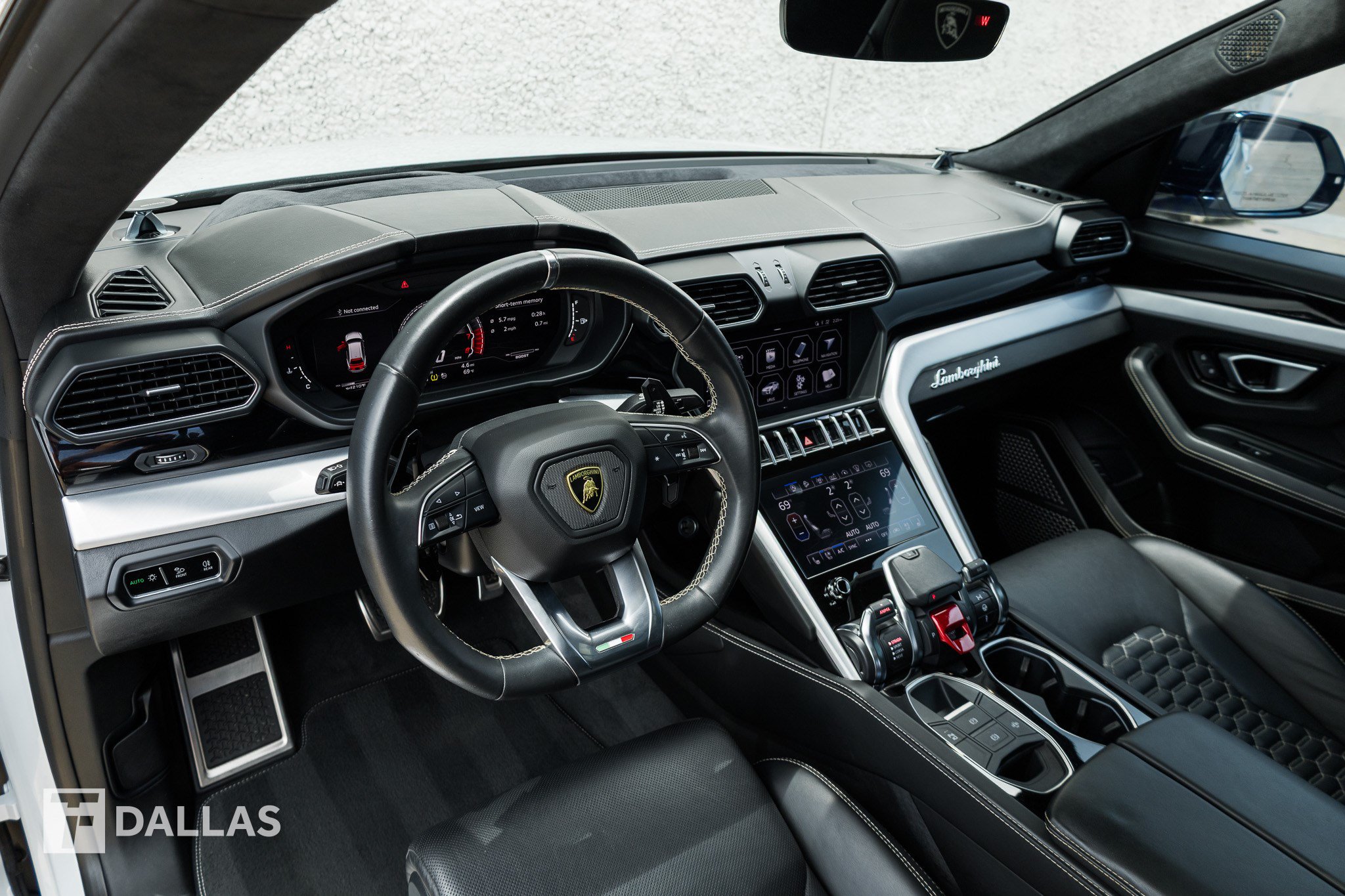 Used 2019 Lamborghini Urus AWD/4WD image 23