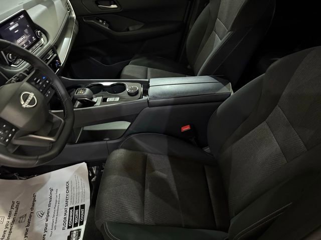 Certified 2025 Nissan Rogue SV image 10