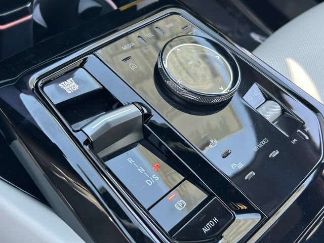 New 2026 BMW 550e xDrive w/ Premium Package AWD/4WD image 22