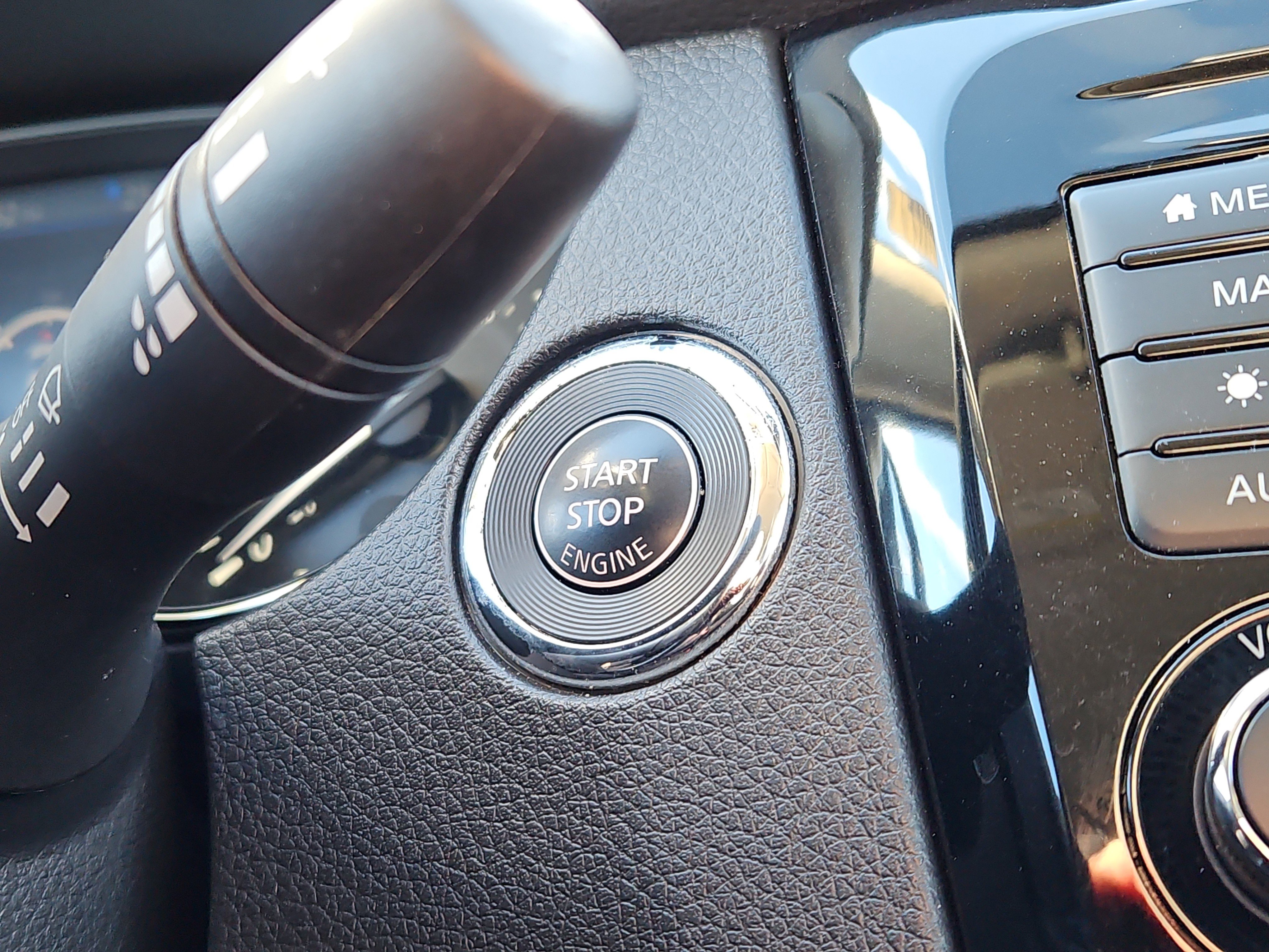 Used 2018 Nissan Rogue SL image 23