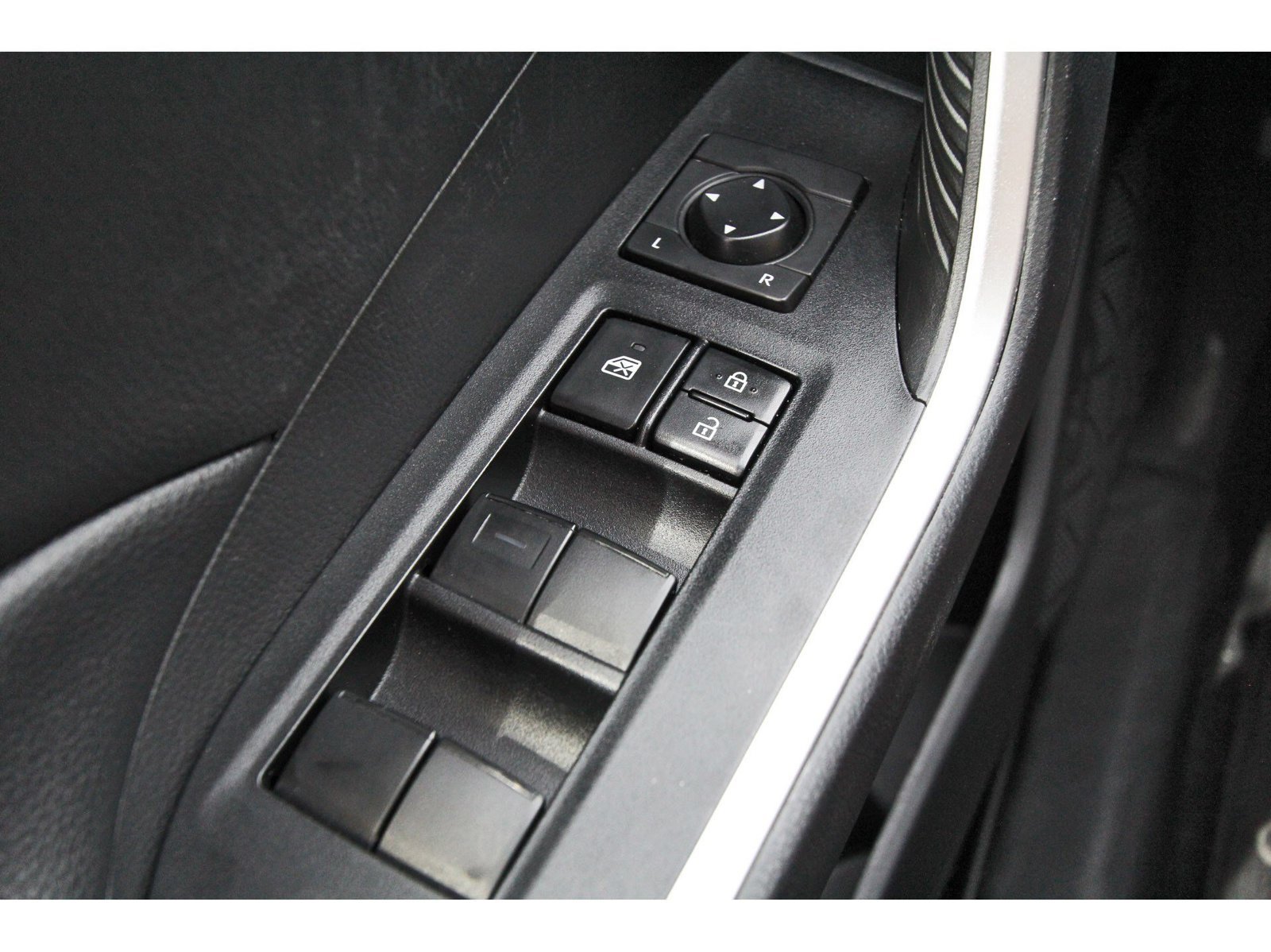 Used 2021 Toyota RAV4 XLE FWD image 21