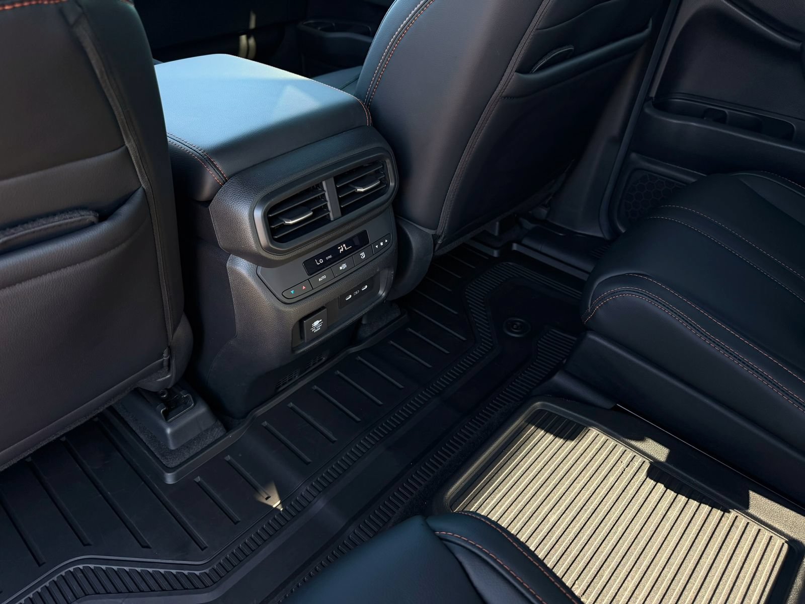 Used 2025 Honda Pilot TrailSport image 27