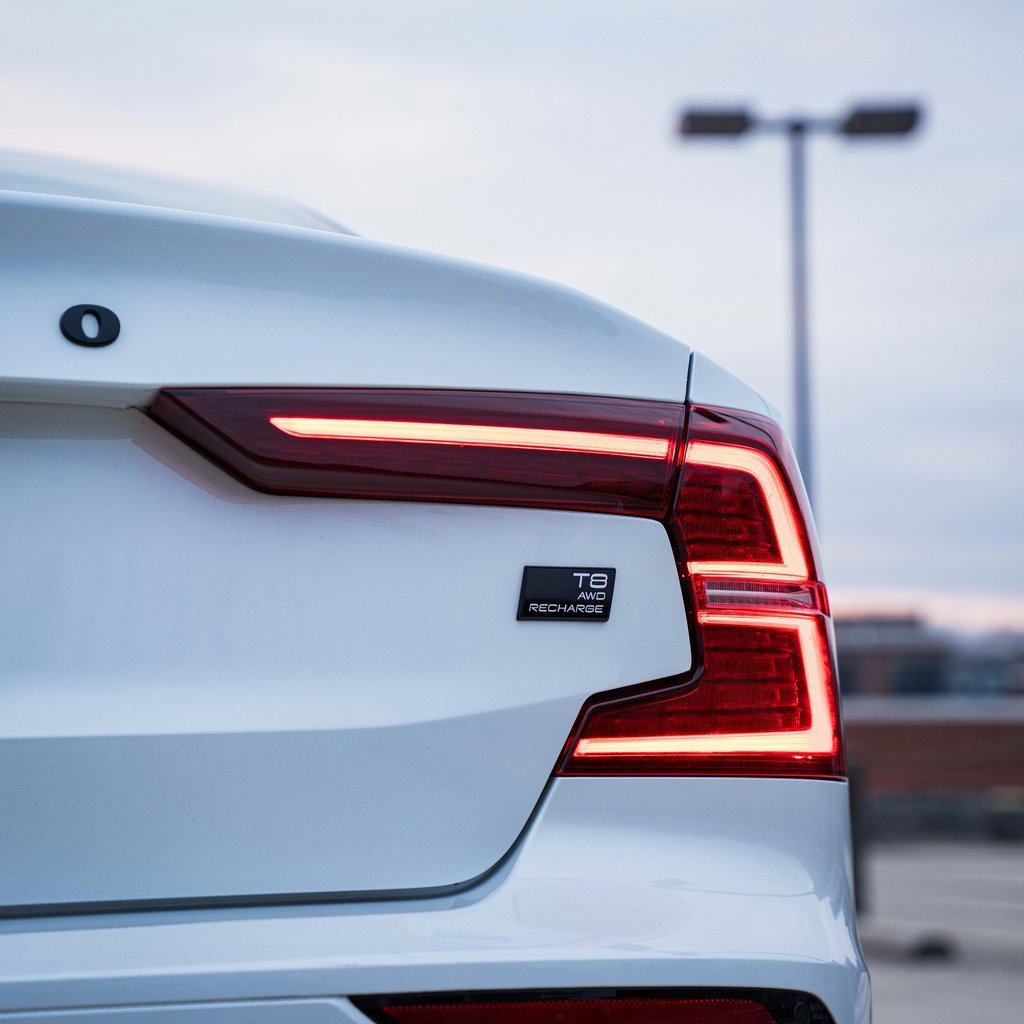 Certified 2024 Volvo S60 T8 Ultimate w/ Climate Package image 6