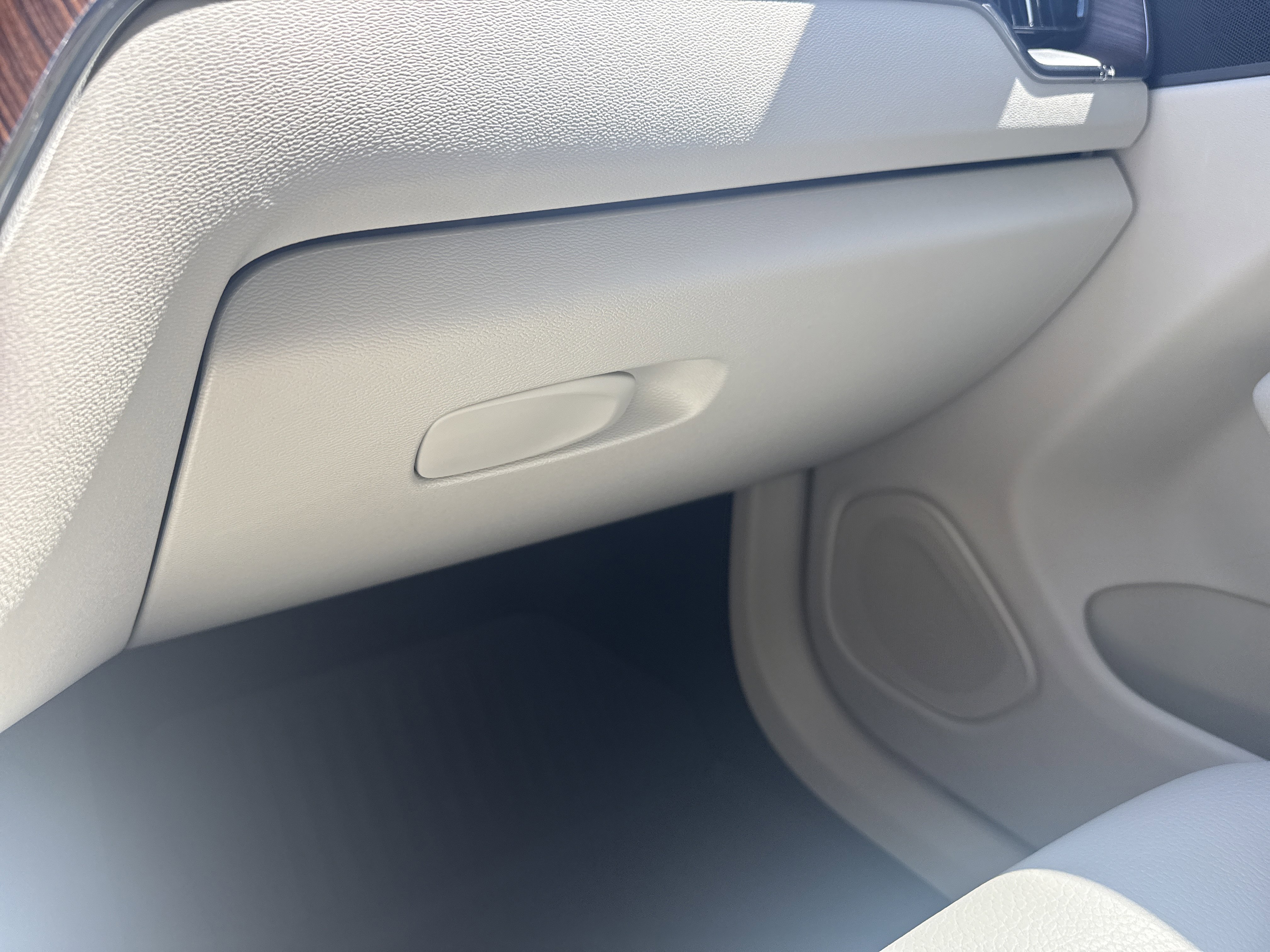 Used 2022 Volvo XC60 B5 Momentum w/ Climate Package image 27