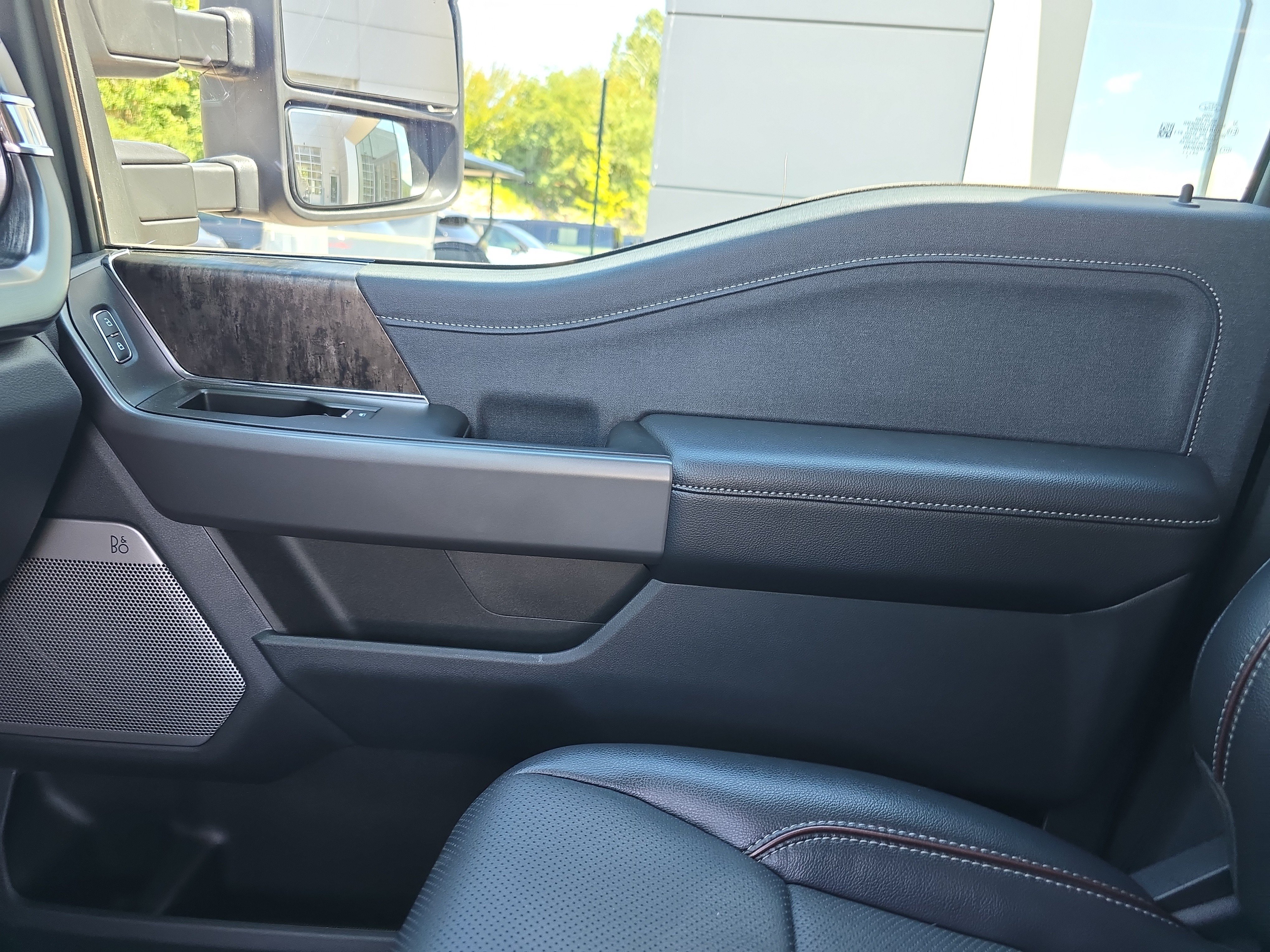Used 2024 Ford F250 Lariat w/ Lariat Ultimate Package AWD/4WD image 23