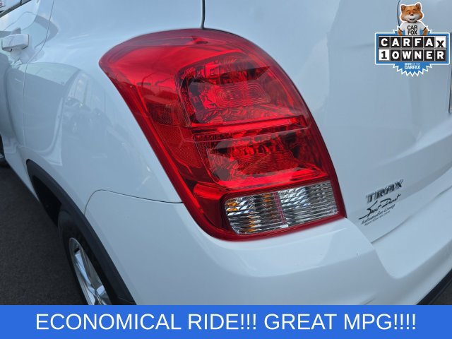 Used 2022 Chevrolet Trax LS w/ Tint and Cruise Package FWD image 28