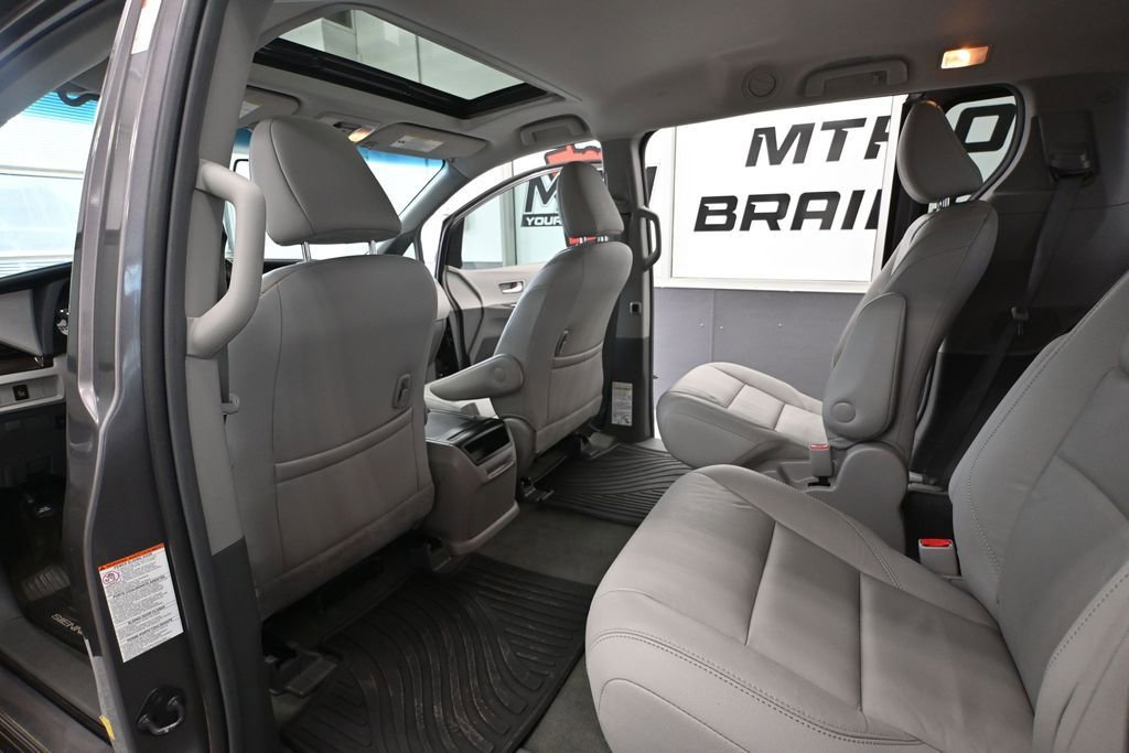 Used 2015 Toyota Sienna XLE AWD/4WD image 38