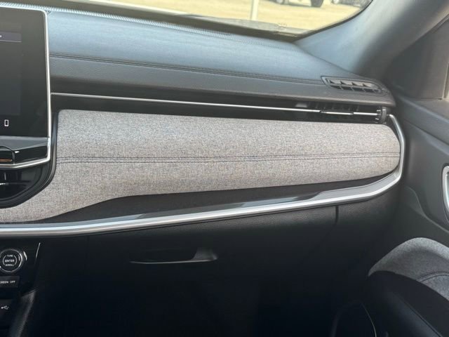 Used 2023 Jeep Compass Latitude image 28