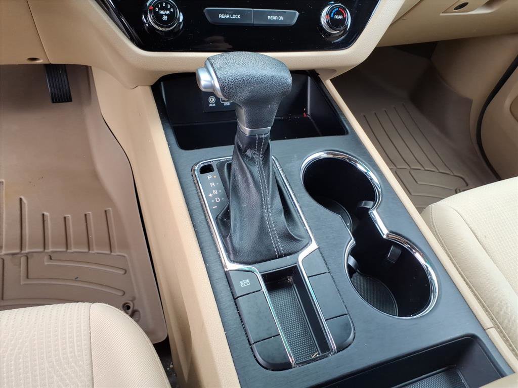 Used 2019 Kia Sedona LX image 12